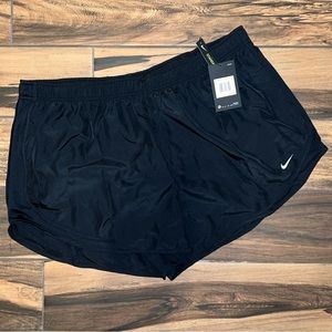 NWT Women’s Nike shorts
